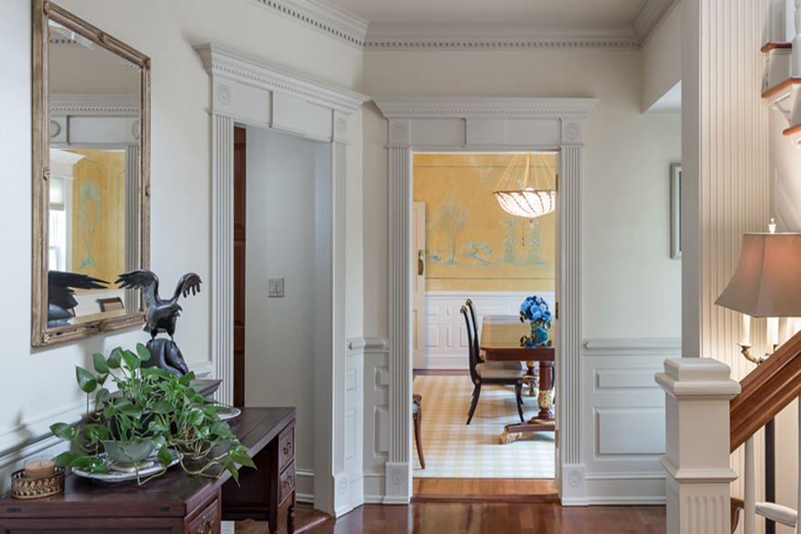Greek style moulding in a home hallway