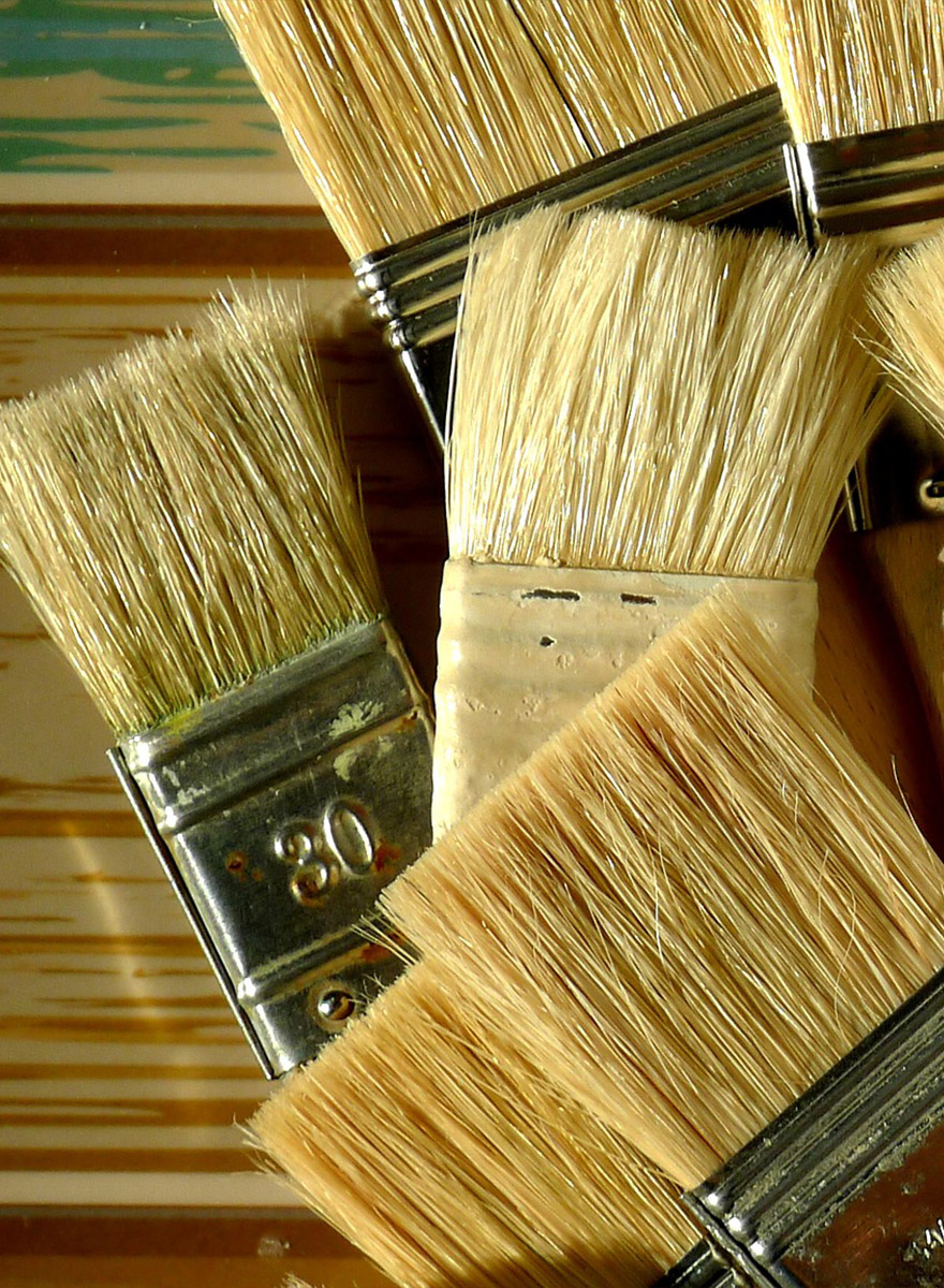 A pile of paint brushes